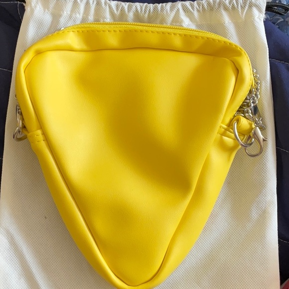 NWOT authentic TMNT Pizza slice purse. Phone not included just for size - Picture 2 of 6